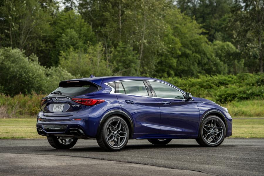  Infiniti QX30S 2.0t 2016 года  (US) (фото 15 из 20)